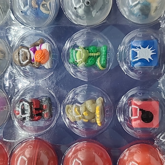 2011 Squinkies 3 Series 14 in each package, all 3 have bonus battle dice - Picture 5 of 8